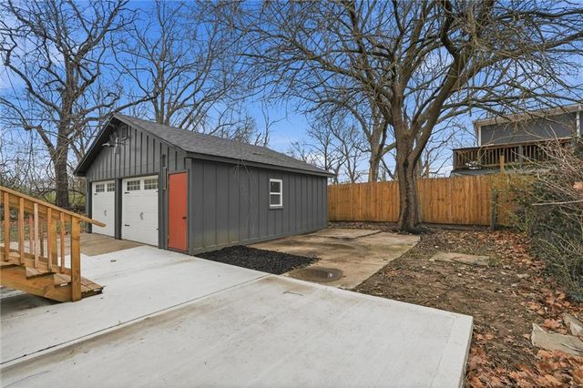 4207 E 61st Street, Kansas City, MO 64130