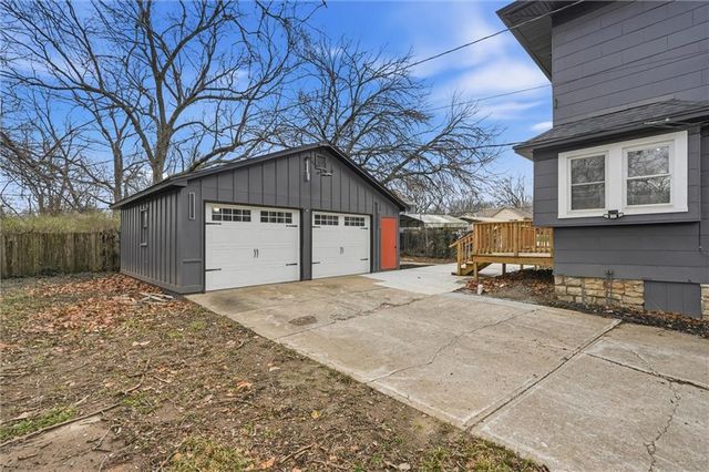 4207 E 61st Street, Kansas City, MO 64130