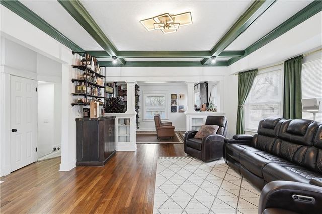 4207 E 61st Street, Kansas City, MO 64130