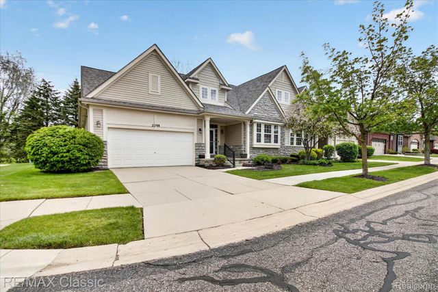 2298 Calibouge 32, Commerce Charter Township, MI 48382