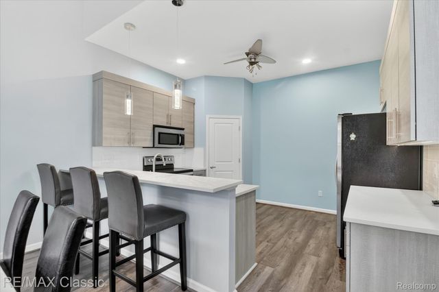 2298 Calibouge 32, Commerce Charter Township, MI 48382