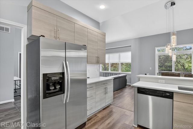 2298 Calibouge 32, Commerce Charter Township, MI 48382