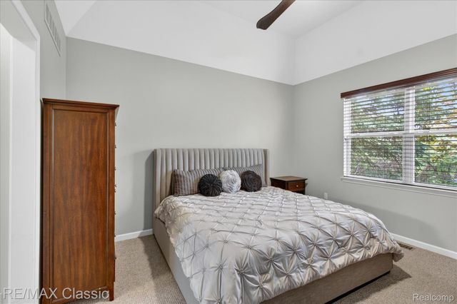 2298 Calibouge 32, Commerce Charter Township, MI 48382