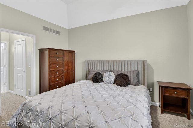 2298 Calibouge 32, Commerce Charter Township, MI 48382