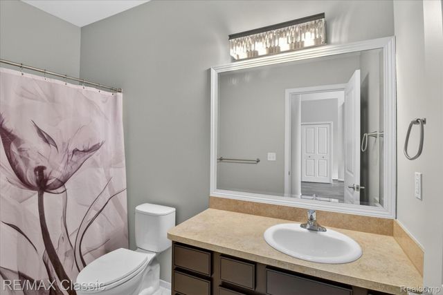 2298 Calibouge 32, Commerce Charter Township, MI 48382
