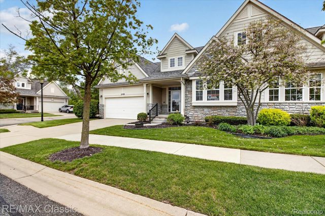 2298 Calibouge 32, Commerce Charter Township, MI 48382