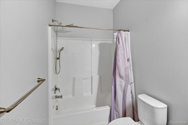 2298 Calibouge 32, Commerce Charter Township, MI 48382