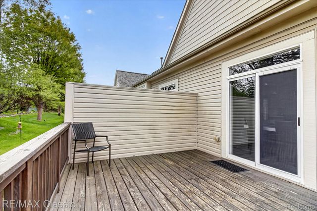 2298 Calibouge 32, Commerce Charter Township, MI 48382