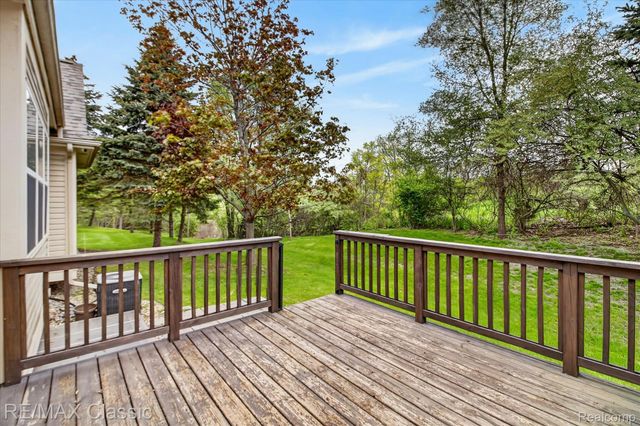 2298 Calibouge 32, Commerce Charter Township, MI 48382