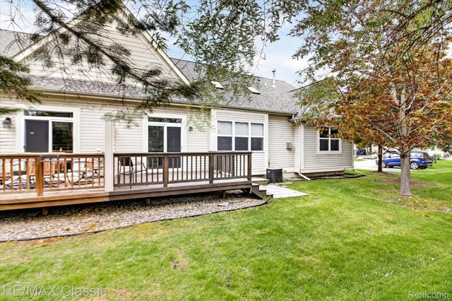 2298 Calibouge 32, Commerce Charter Township, MI 48382
