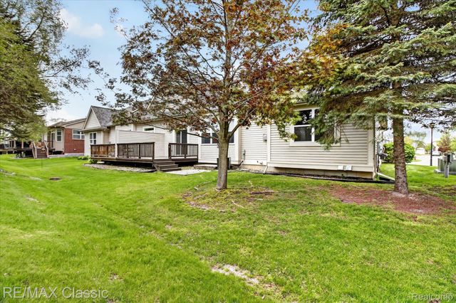 2298 Calibouge 32, Commerce Charter Township, MI 48382