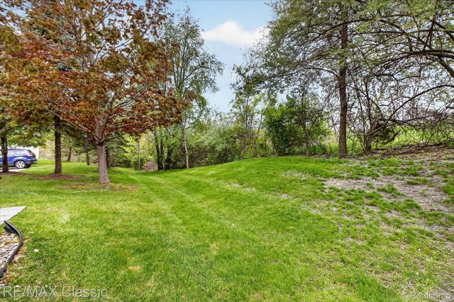 2298 Calibouge 32, Commerce Charter Township, MI 48382