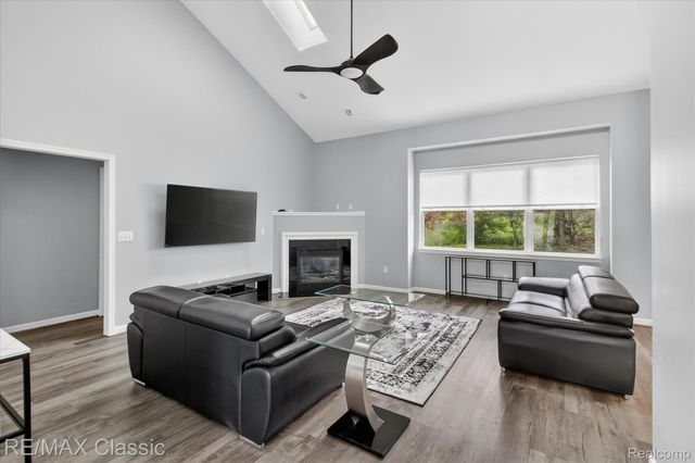2298 Calibouge 32, Commerce Charter Township, MI 48382