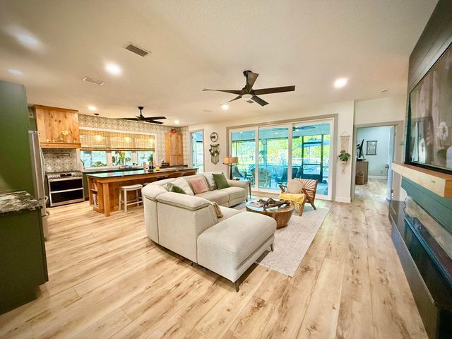 146 Maple Tree Ln, Elkton, FL 32033