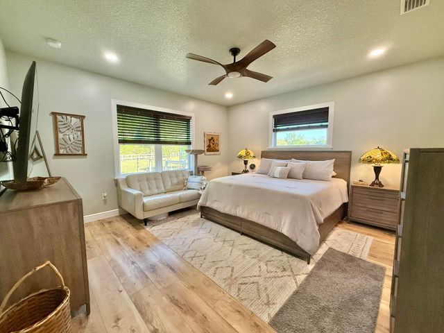 146 Maple Tree Ln, Elkton, FL 32033