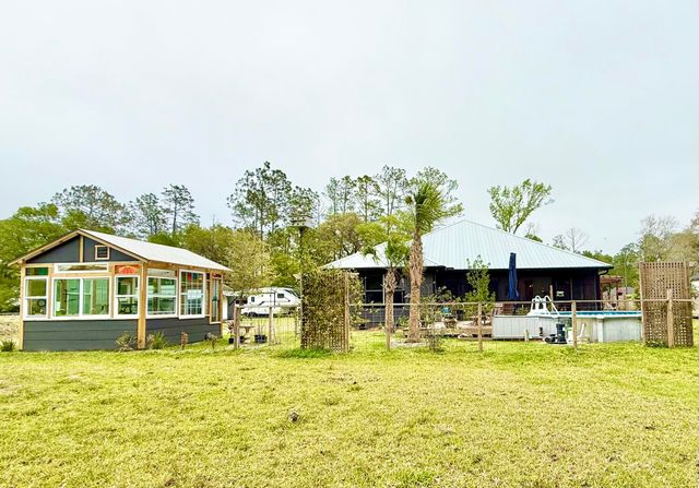 146 Maple Tree Ln, Elkton, FL 32033