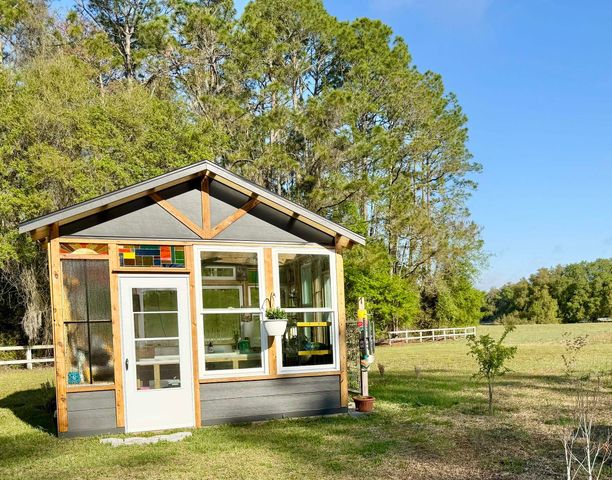 146 Maple Tree Ln, Elkton, FL 32033