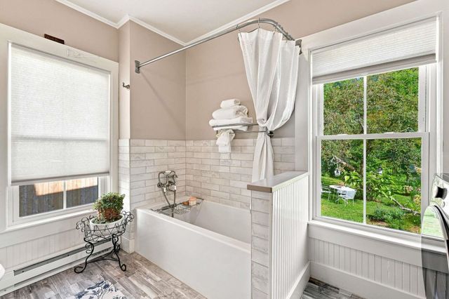 8 Old Coach Road, New Boston, NH 03070