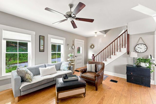 8 Old Coach Road, New Boston, NH 03070
