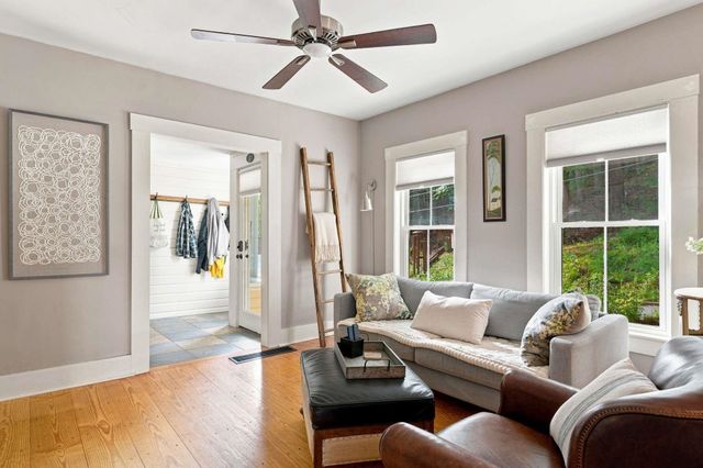 8 Old Coach Road, New Boston, NH 03070