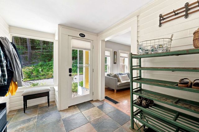 8 Old Coach Road, New Boston, NH 03070