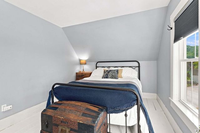 8 Old Coach Road, New Boston, NH 03070