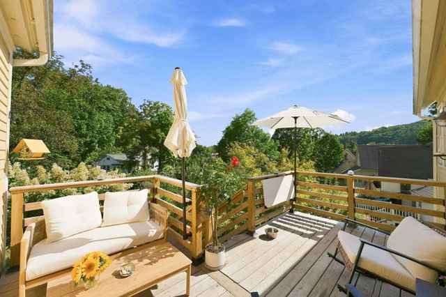 8 Old Coach Road, New Boston, NH 03070