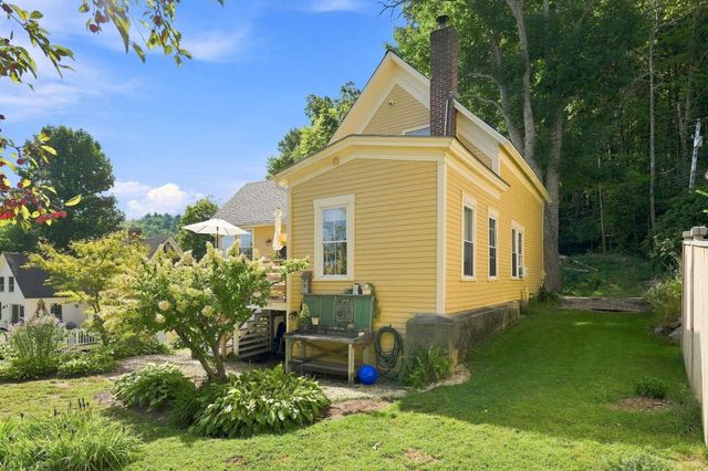 8 Old Coach Road, New Boston, NH 03070