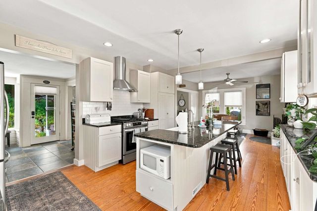 8 Old Coach Road, New Boston, NH 03070