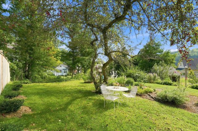 8 Old Coach Road, New Boston, NH 03070