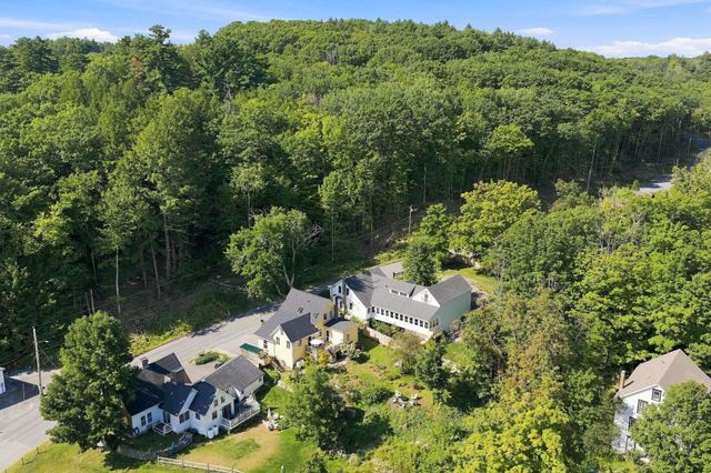 8 Old Coach Road, New Boston, NH 03070