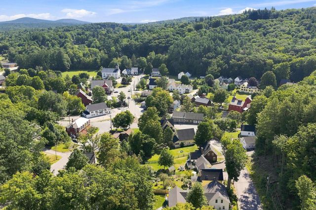 8 Old Coach Road, New Boston, NH 03070