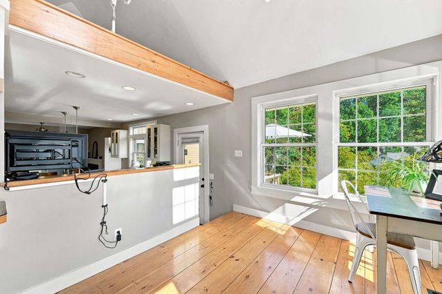 8 Old Coach Road, New Boston, NH 03070