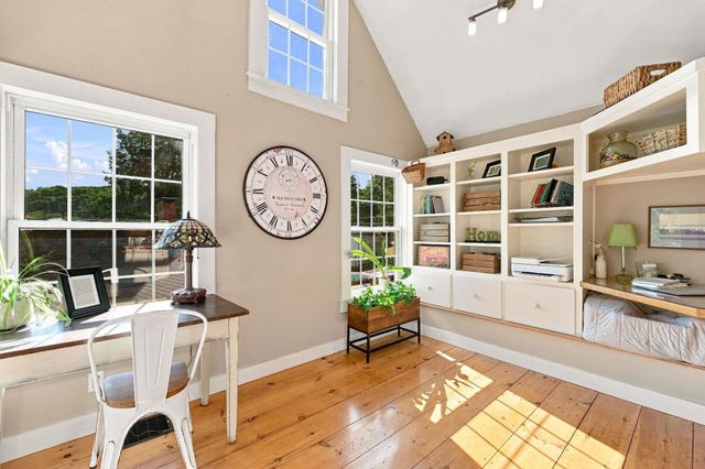 8 Old Coach Road, New Boston, NH 03070