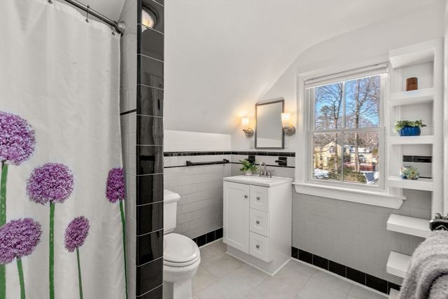 103 Oak St, Reading, MA 01867