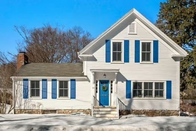 103 Oak St, Reading, MA 01867