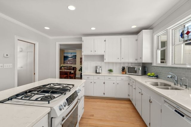 103 Oak St, Reading, MA 01867