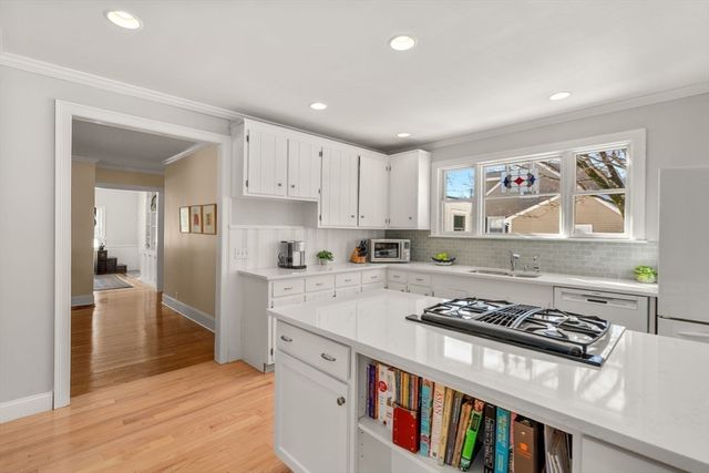 103 Oak St, Reading, MA 01867