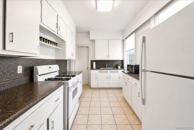 2041 Hobart Avenue, Bronx, NY 10461