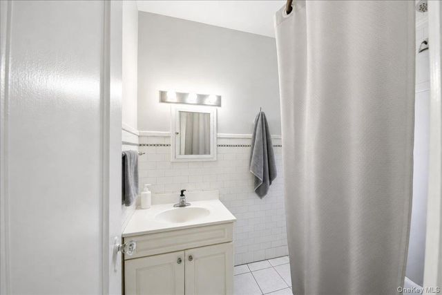 2041 Hobart Avenue, Bronx, NY 10461