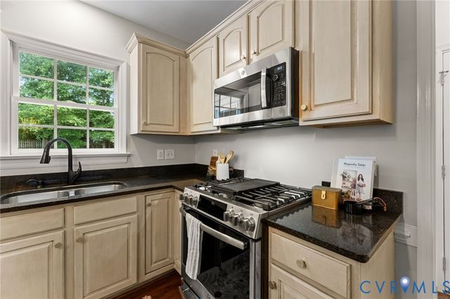 12524 Walton Lake Dr, Midlothian, VA 23114