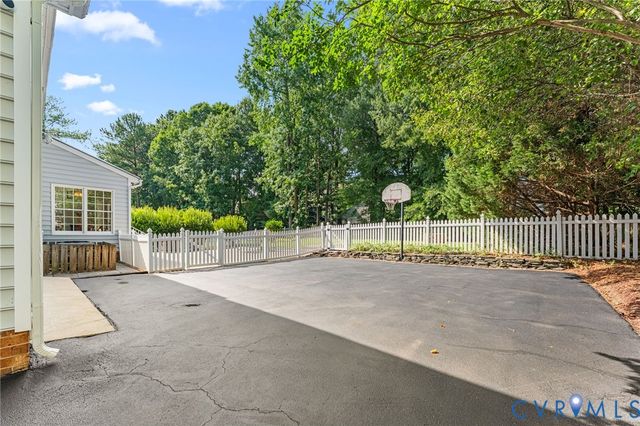 12524 Walton Lake Dr, Midlothian, VA 23114
