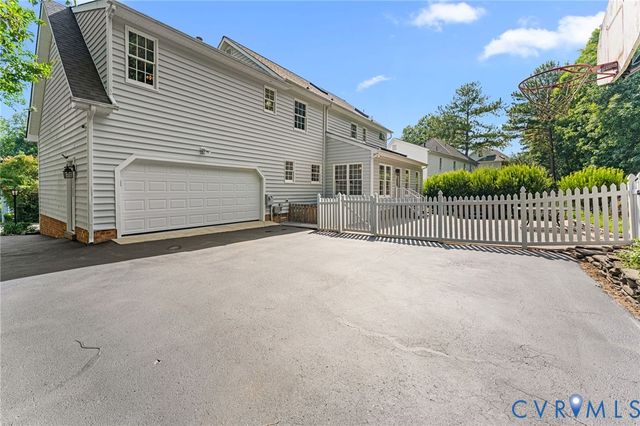 12524 Walton Lake Dr, Midlothian, VA 23114