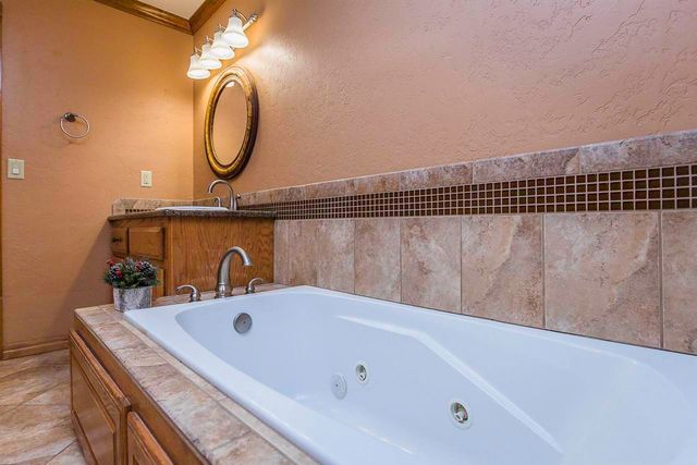 3905 SE Devonshire Dr, Lawton, OK 73501