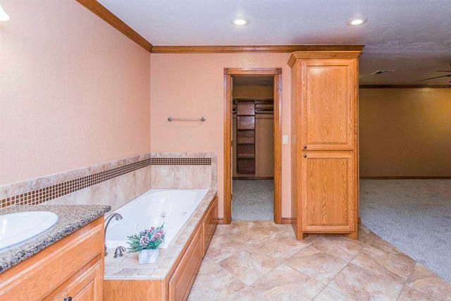 3905 SE Devonshire Dr, Lawton, OK 73501