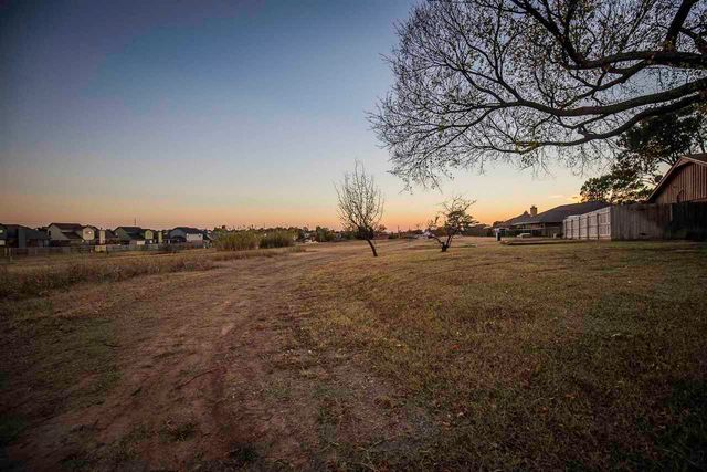 3905 SE Devonshire Dr, Lawton, OK 73501