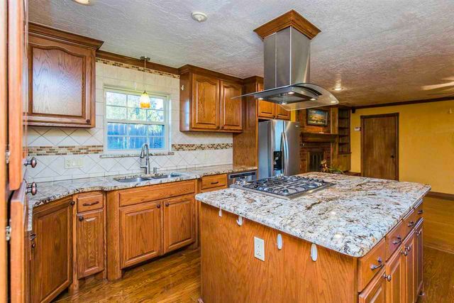 3905 SE Devonshire Dr, Lawton, OK 73501