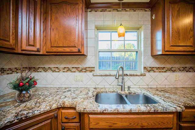 3905 SE Devonshire Dr, Lawton, OK 73501