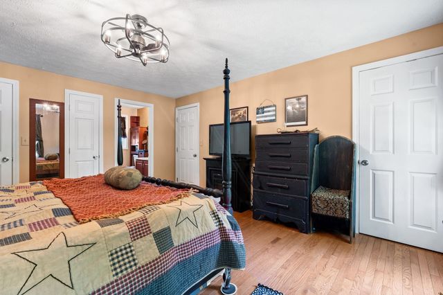 4 Faith Drive, Derry, NH 03038