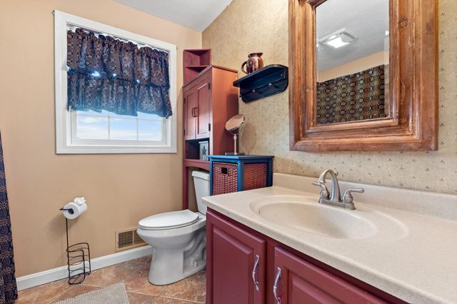 4 Faith Drive, Derry, NH 03038